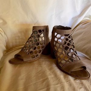 Vince Camuto Lanaira Hippo Grey Nubuck Open Toe 9M